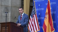 Sánchez ataca a Trump y defiende que la inmigración es “fuente de esperanza”