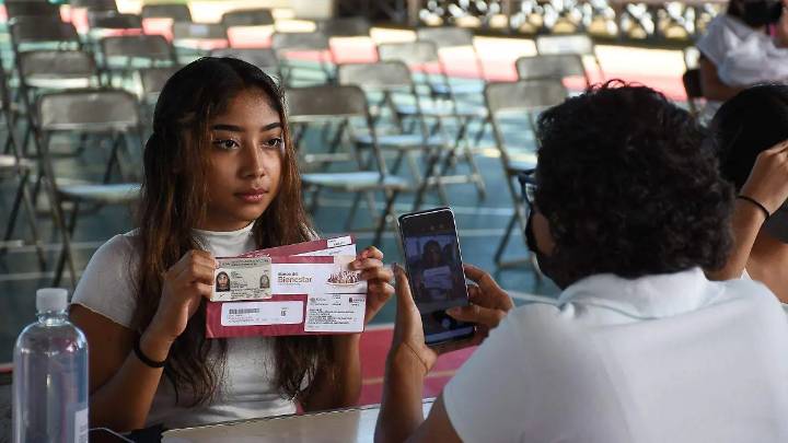 Jóvenes Construyendo el Futuro: paso a paso para cambiarme de Centro de Trabajo