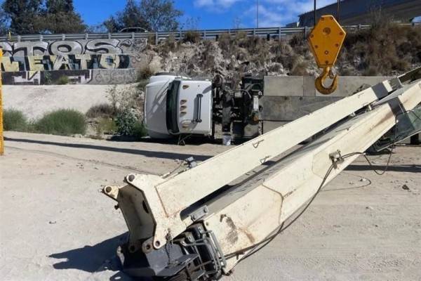 Se accidenta otra grúa en obra de Viaducto en Tijuana