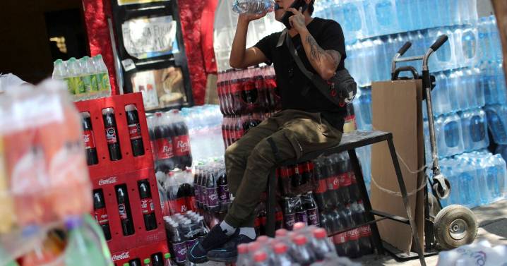 Hacienda afirma que impuestos a refrescos y tabaco serán para salud, pero no los etiqueta