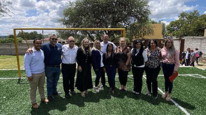 Alumnos de Palmillas disfrutan nueva cancha deportiva