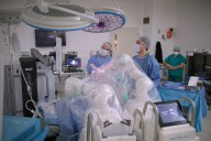 Hito para la medicina en Chile: realizan la primera cirugía autónoma guiada por IA y este fue el resultado