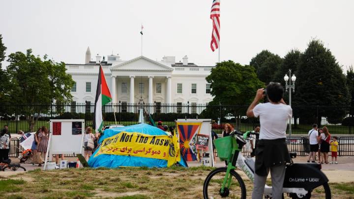 Decades-long peace vigil removed on Trump’s order – NBC4 Washington