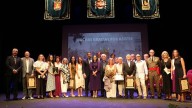El deportista José Abreu Florencio y la soprano Soraya Méncid reciben la Medalla de Cartaya