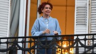 Tras tres años del fallido atentado, Cristina Kirchner reaparece en su balcón por apoyo