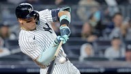 Judge reaches 50 homers for 4th time, hits pair as Yanks tie for AL East lead by beating White Sox