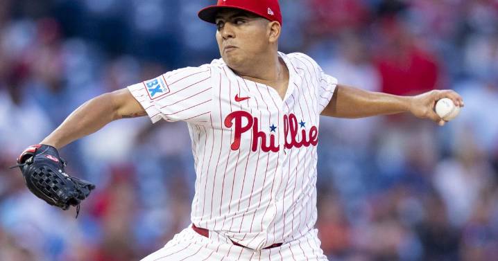 Schwarber hits 50th homer and Suárez strikes out 12 as Phillies extend lead over Mets with 9