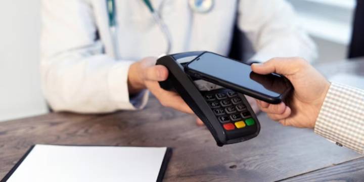 Pólizas de salud registran crecimiento récord del 23% en medio de la crisis del sistema