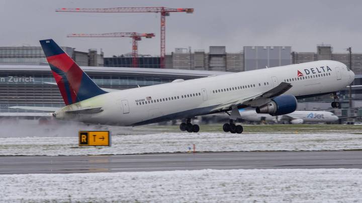 24-Year-Old Delta Air Lines Boeing 767-400ER Returns To Service After Engine Shut Down During Mid
