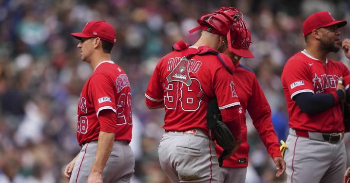 Angels are swept by Mariners, will not post winning record for 10th consecutive season