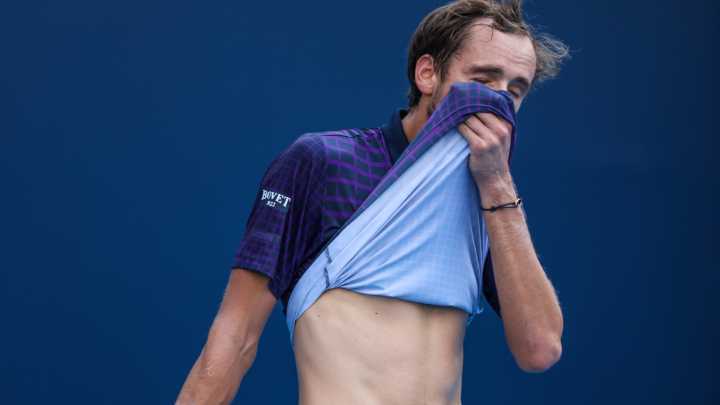 Un serio Medvedev gana el duelo de la generación perdida a Zverev