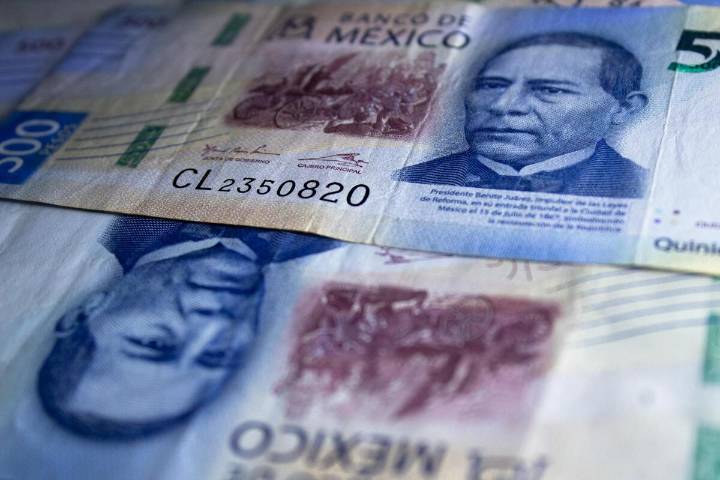 Familias mexicanas recibieron menos dólares en julio, remesas caen 4.7%