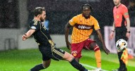 Motherwell 2, Aberdeen 0: Aussie duo are late Motherwell heroes