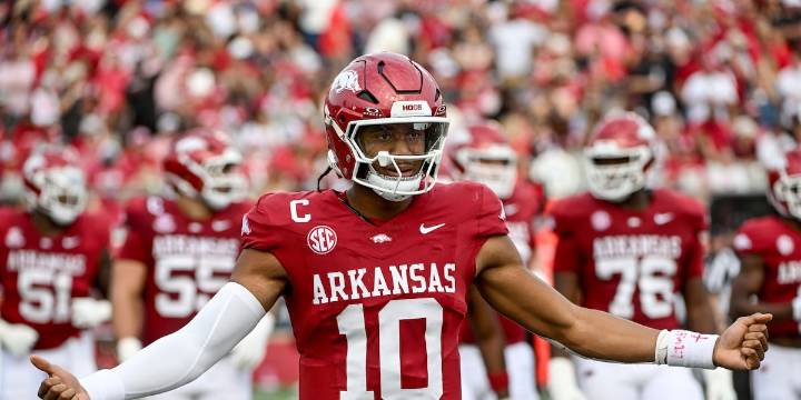 Gov. Sanders calls for the renewal of Arkansas vs. Arkansas State football game in Little Rock
