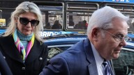 Esposa del exsenador demócrata Bob Menéndez fue condenada a cuatro años y medio de prisión por participar en sobornos