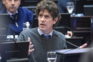 Martín Lousteau fulminó a Caputo: “Es un ludópata que juega con la plata del FMI”