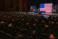 Trump dice que EEUU va a «vigilar» el narcotráfico terrestre tras cuatro ataques en el Caribe