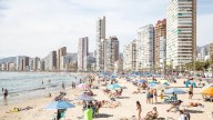 España recibe 172.080 turistas más en julio con el frenazo de Francia y Alemania
