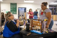Llevan exposición y venta de productos en Héroes de la Revolución
