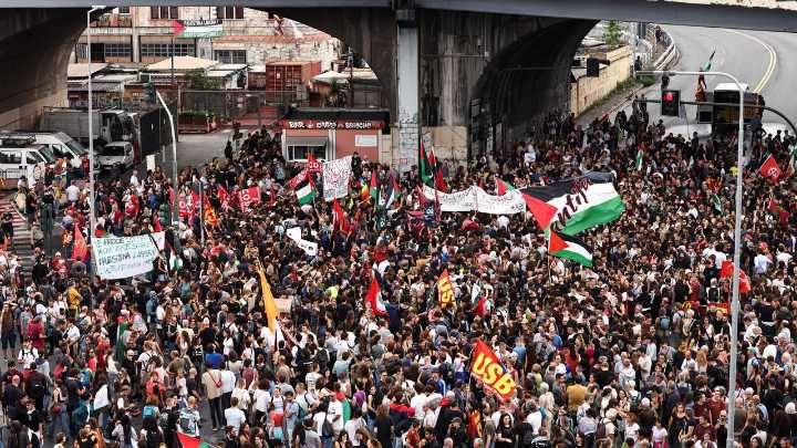 Miles de ciudadanos de 80 ciudades de Italia salen a la calle a manifestarse contra el genocidio en Gaza: "Bloqueemos todo"