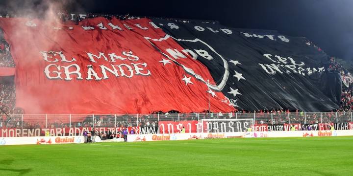 La FIFA inhibió a Newell’s, que no podrá sumar refuerzos por un año y medio: los motivos y la respuesta del club