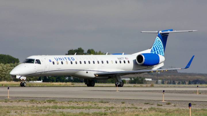 United Express ERJ-145 Overruns Runway at Roanoke