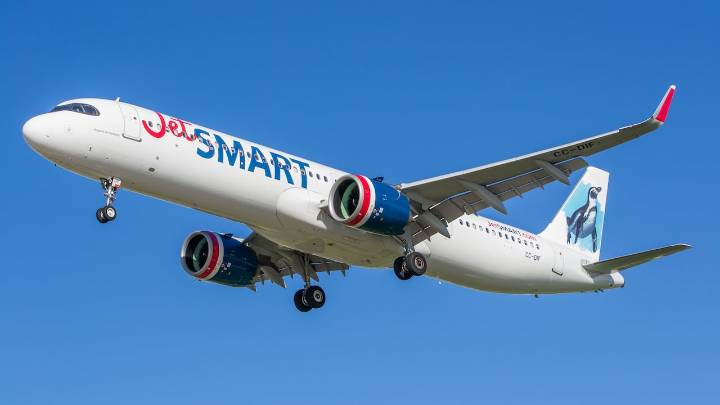 Aerolínea de bajo costo lanzó hasta el 70 % de descuento en vuelos por amor y amistad: lista de destinos