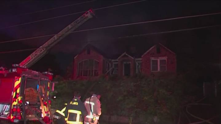 Man rescued from southeast Atlanta house fire off Moreland Avenue
