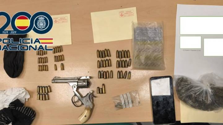 Sorprenden a un menor con droga, un arma y cartuchos en Granada: le habían dado 20 euros para llevarlo a una dirección