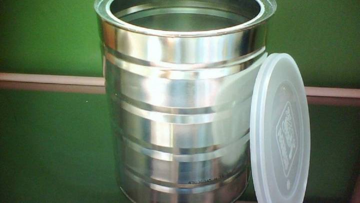 No tires las latas vacías que te sobran en la cocina: así las podés convertir en los porta utensilios más lindos
