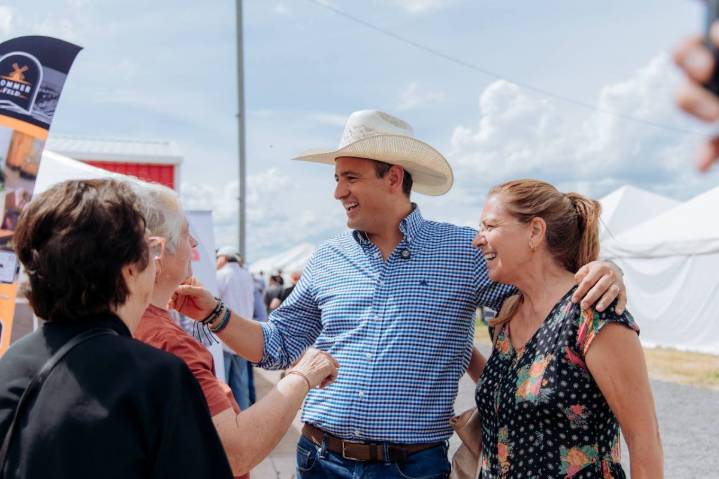 Recorre Marco Bonilla el Festival de Otoño y fortalece lazos con la comunidad menonita