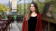 Manuela cuida de su madre con alzheimer: “Tuve que dejar el trabajo y vivo de mis ahorros”