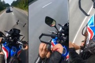 Impresionante: filmó desde su moto cómo un auto lo chocó y le rompió la pierna