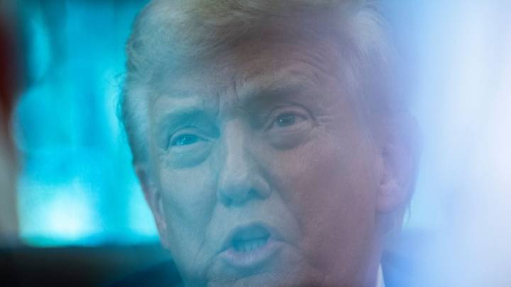 Trump afirma que ejército de EU atacó otra lancha que transportaba drogas (Video)