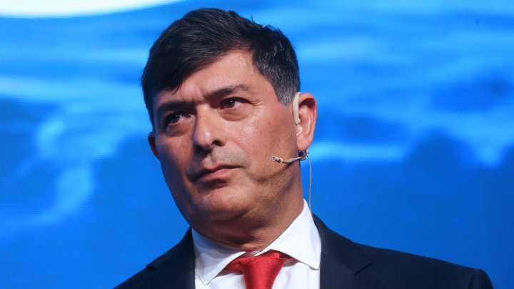 Bajar sueldos estatales y subir la PGU: Las propuestas económicas de Parisi