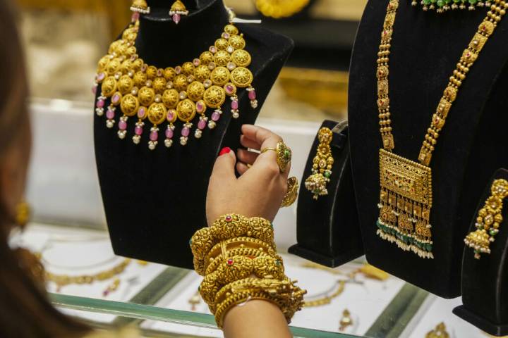 Gold breaches Rs 1.11 lakh/10 g in futures trade