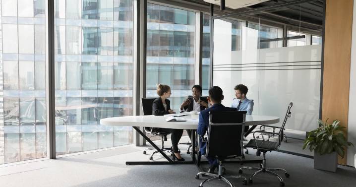 Tres formas en que los hombres en puestos de liderazgo pueden crear lugares de trabajo equitativos