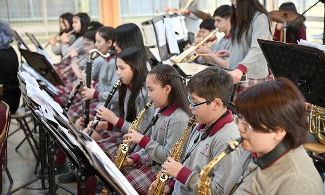 Escuela Padre Alberto Hurtado renovará su orquesta tras histórica inversión cultural