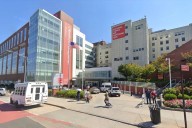 Víctimas del médico de Nueva York que las abusó sexualmente dicen que sentencia no es suficientemente severa