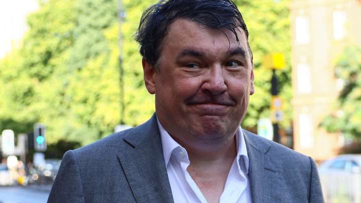 Detenido un conocido humorista irlandés por comentarios en sus redes sociales contra personas transgénero