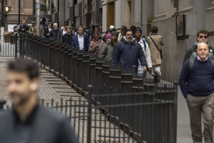 US hiring stalls with employers reluctant to expand in an economy grown increasingly erratic
