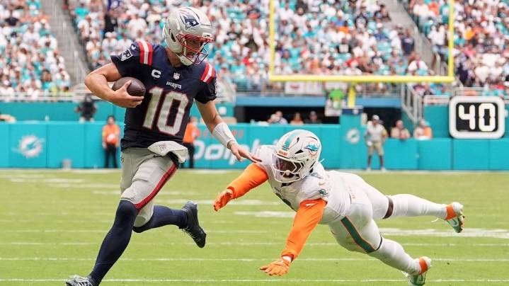 Maye accounts for 3 TDs and Patriots top Dolphins 33-27 for Vrabel's 1st win as New England coach