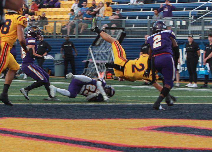 Laurier's big plays the difference in Hawks' 47