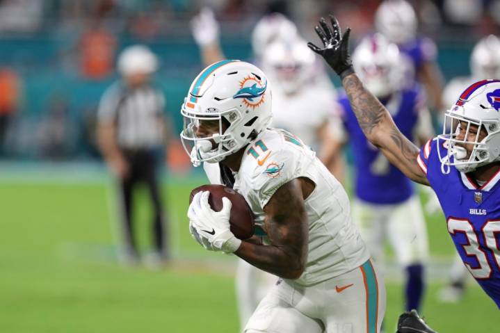 Dolphins signing Cedrick Wilson amid loss of Tyreek Hill
