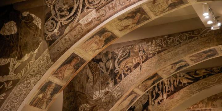 Crece el conflicto por la “Capilla Sixtina española”: denuncian que fue intervenida