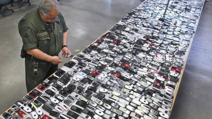 FCC taking steps that would allow US prisons to jam prisoners’ cellphone signals