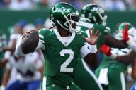 Deadspin | Tyrod Taylor could be QB1 for Jets; Justin Fields in protocol