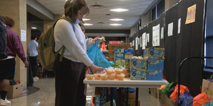 UMD Students pack 400 bags of food for Duluth non