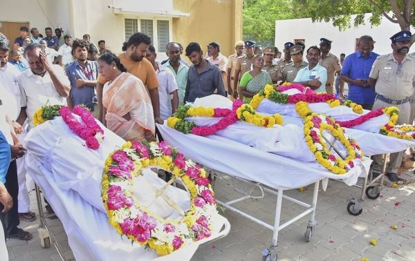 Estampida en mitin político del popular actor deja 40 muertos en la India