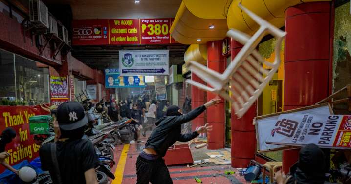 Dozens arrested and hurt in clashes with police near Philippine presidential palace
